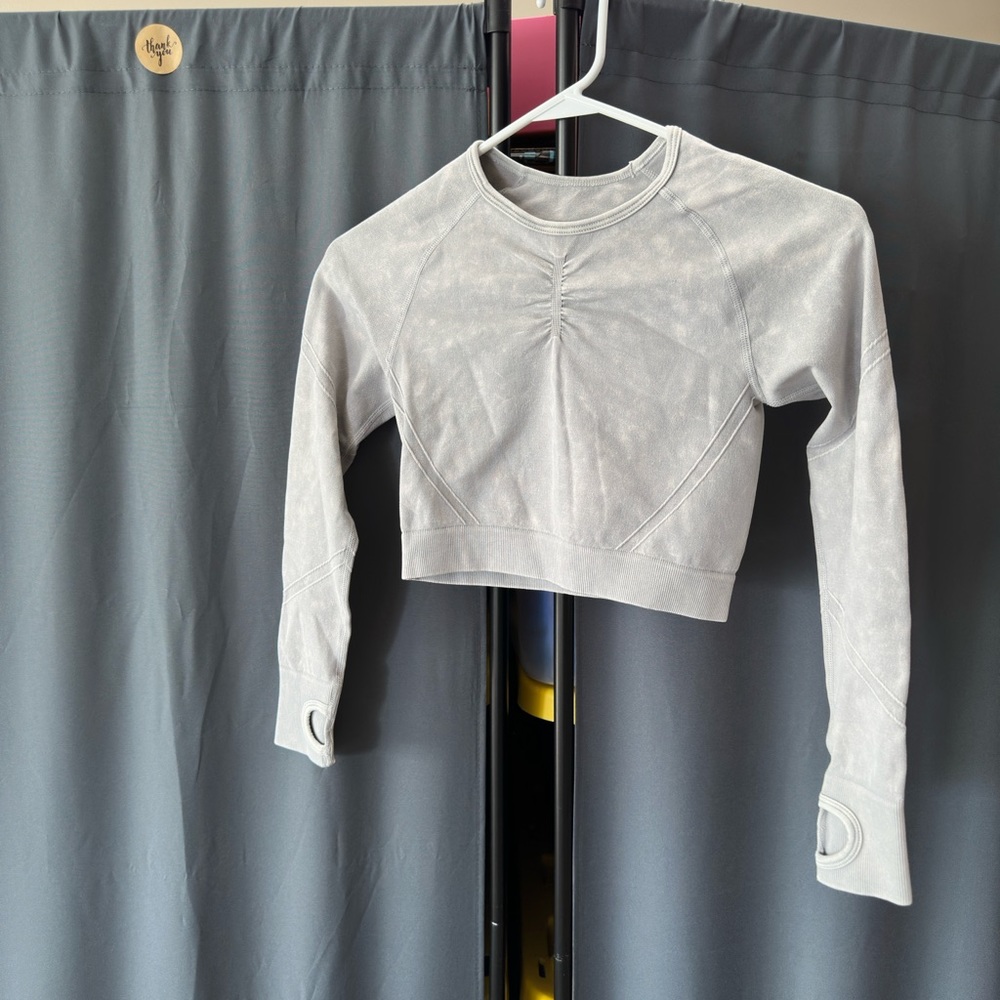 seamless long sleeve crop top